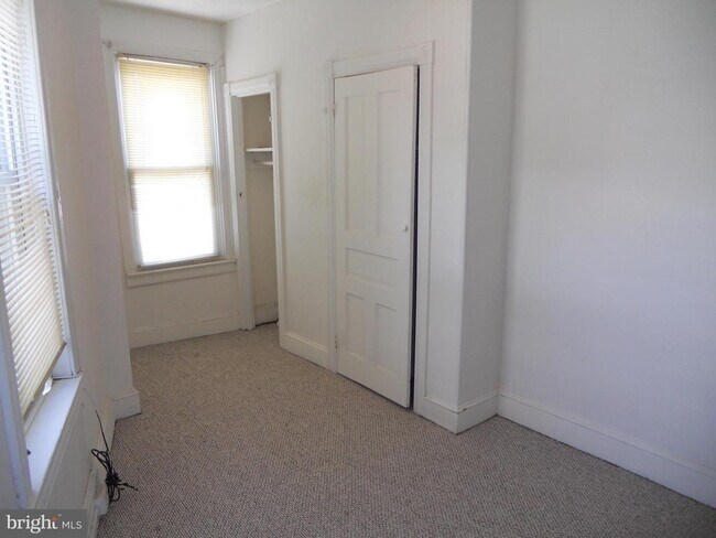 Building Photo - 3412 Crawford St