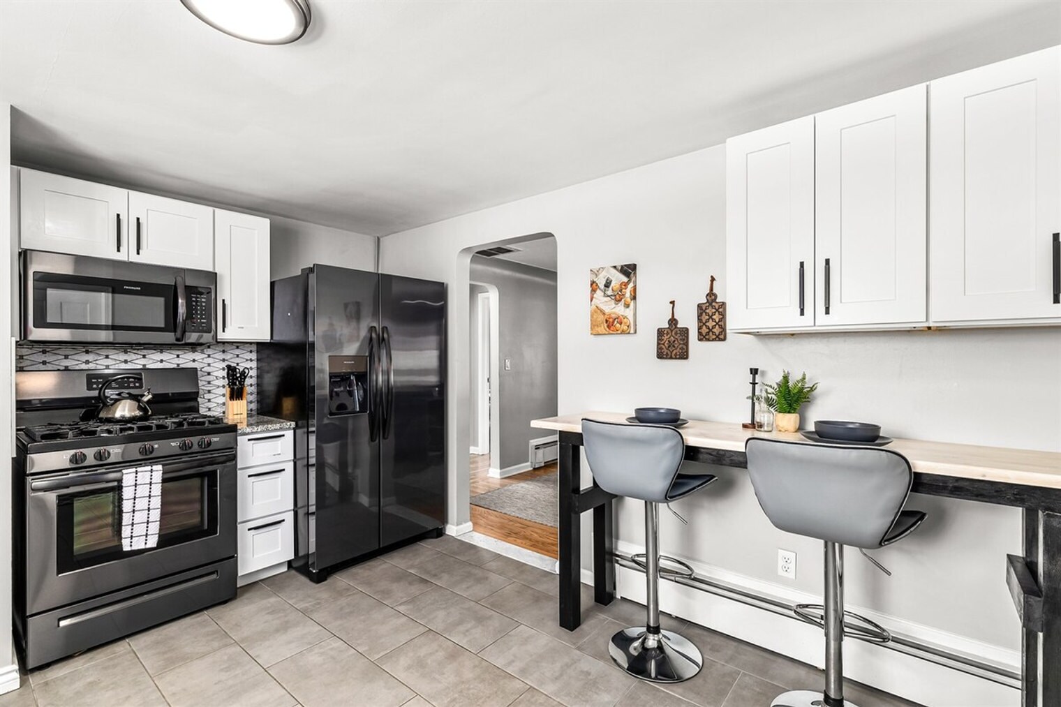 Building Photo - 8254 Mary Ann Ave