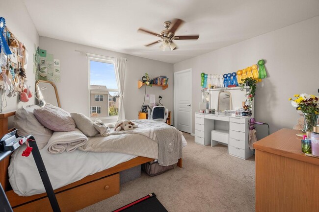 Building Photo - 3720 Honey Locust Dr
