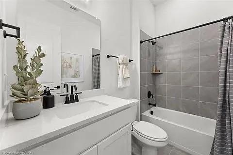 Building Photo - 4300 Henderson Ave