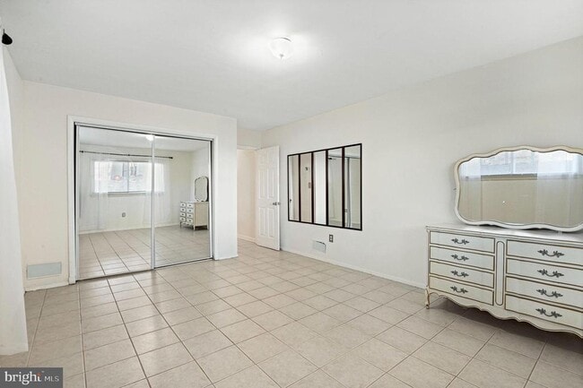 Building Photo - 1126 Ormond Ct