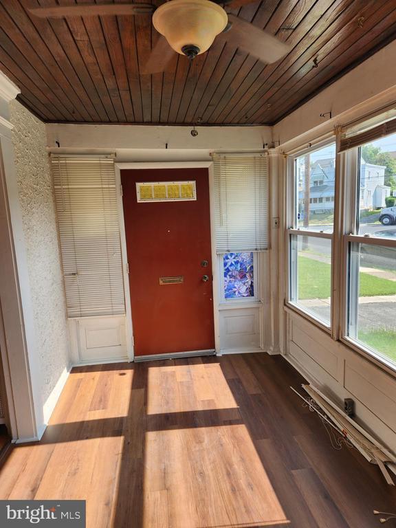 Building Photo - 810 Rundale Ave