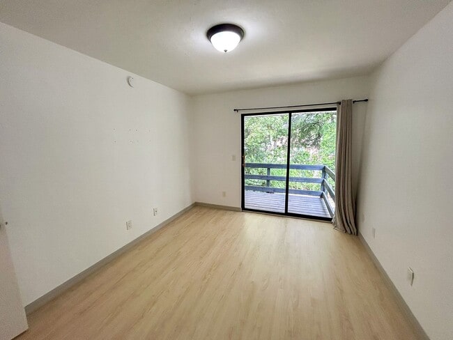 Building Photo - 1058 SW 6th Dr