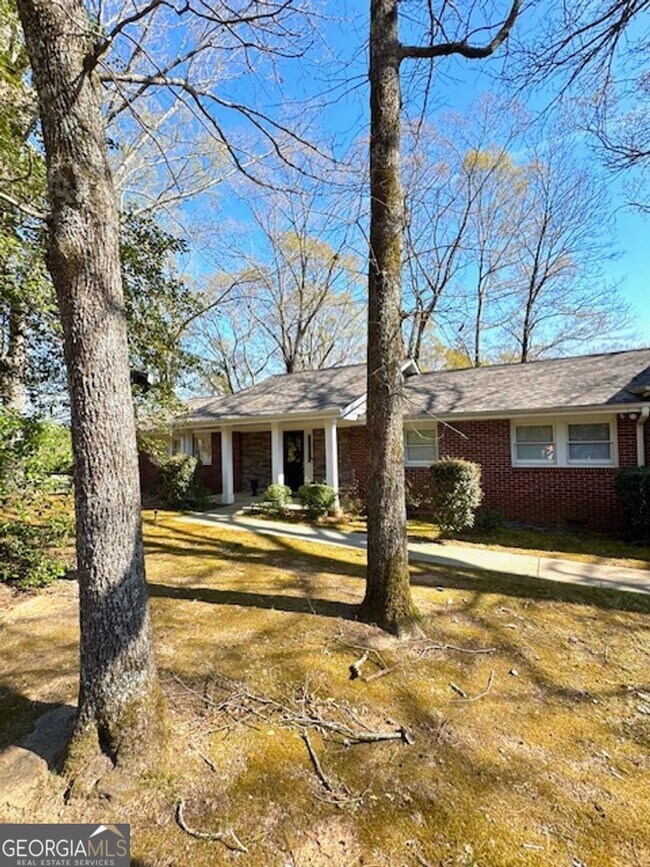 Building Photo - 1380 Chestnut Hill Rd