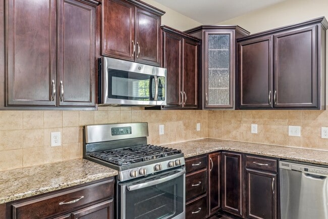 Building Photo - 5 Bedrooms in the heart of Summerfield!