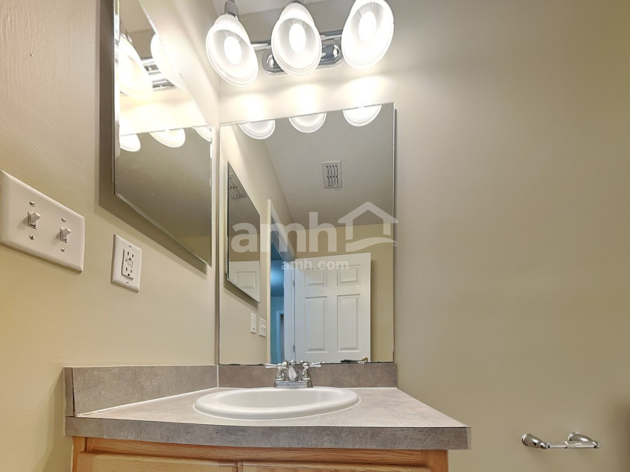 Building Photo - 12683 Pine Marsh Way