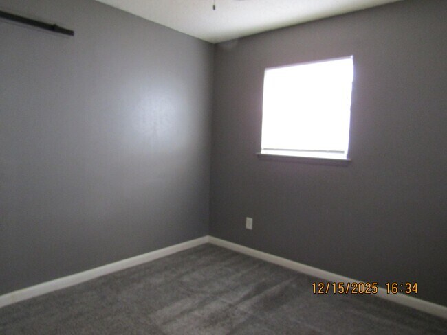 Building Photo - Nice home in the Woodland Hills Area!