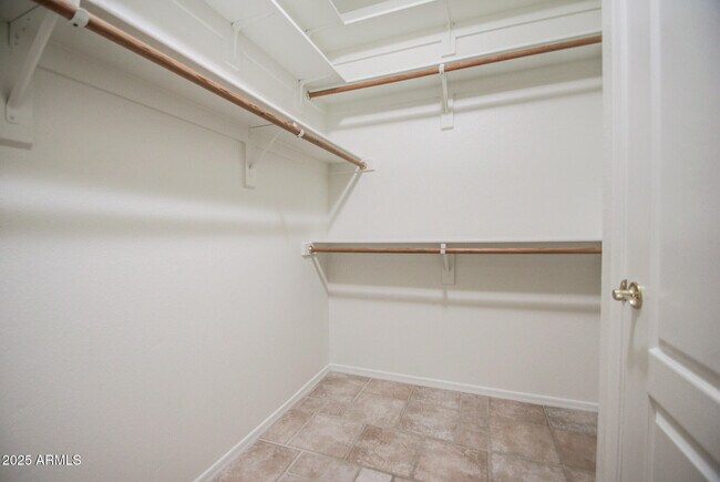 Building Photo - 1634 W Windsong Dr