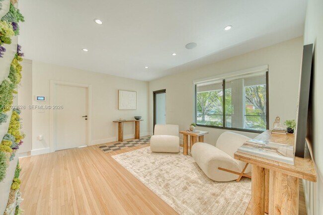 Building Photo - 1940 SW 32nd Pl