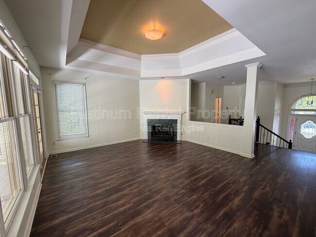 Building Photo - 5975 Waterford Pl