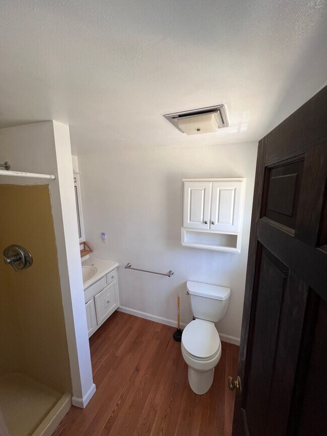 Building Photo - 33 Meadowbrook Dr