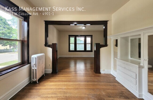 Building Photo - 4901 W Cullom Ave