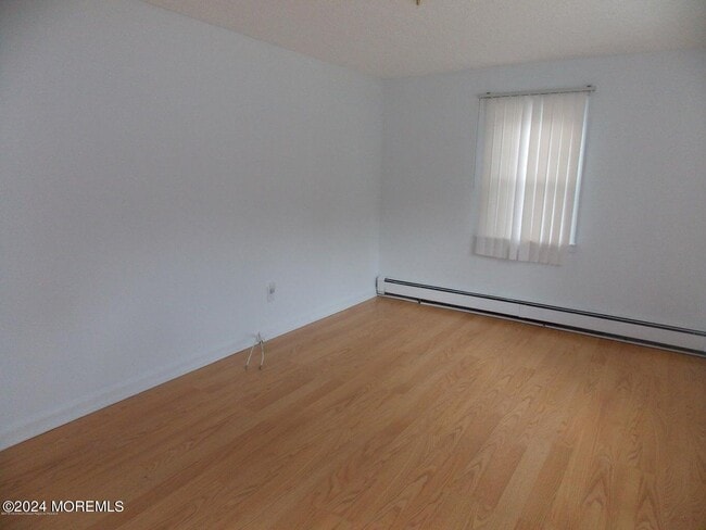 Building Photo - 914 Radnor Ave