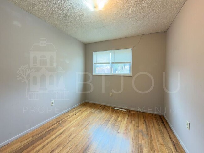 Building Photo - 3306 W Platte Ave