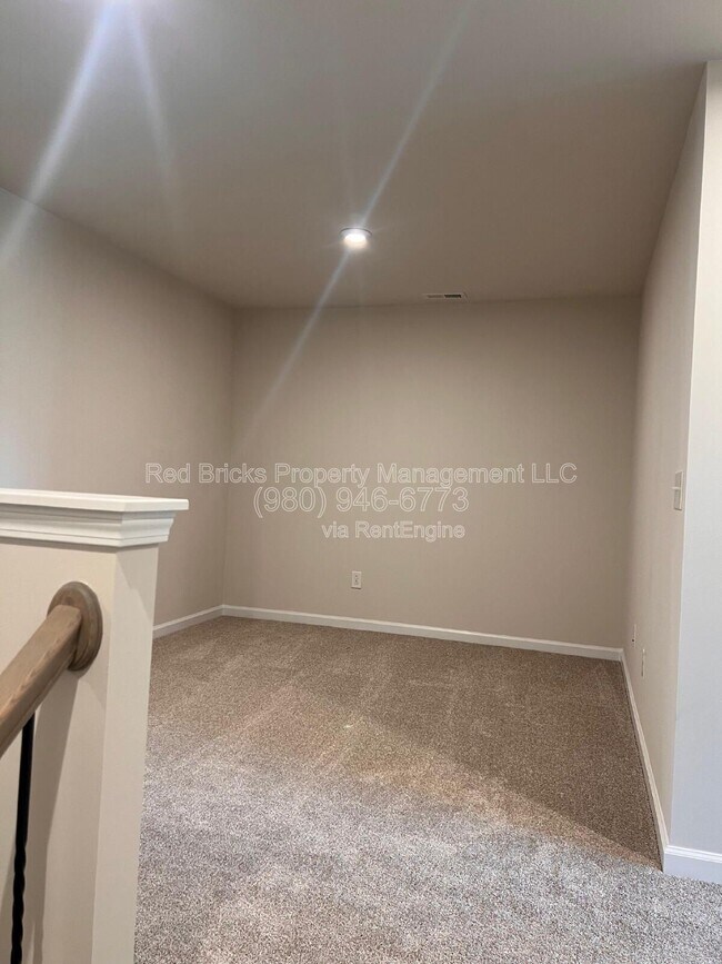 Building Photo - 5108 Carrick St