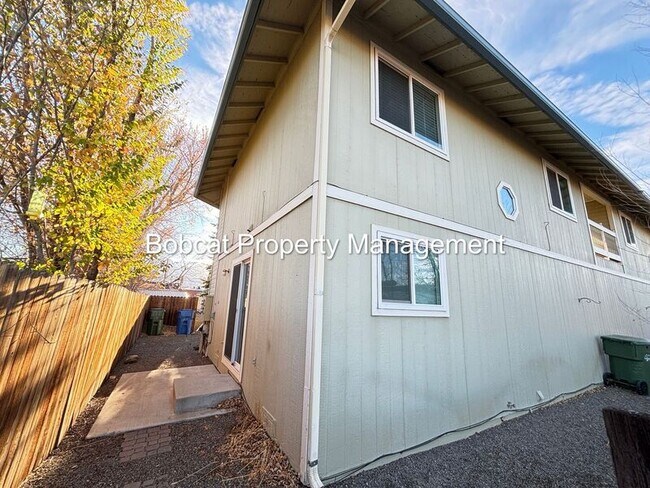 Building Photo - 1407 Mission St