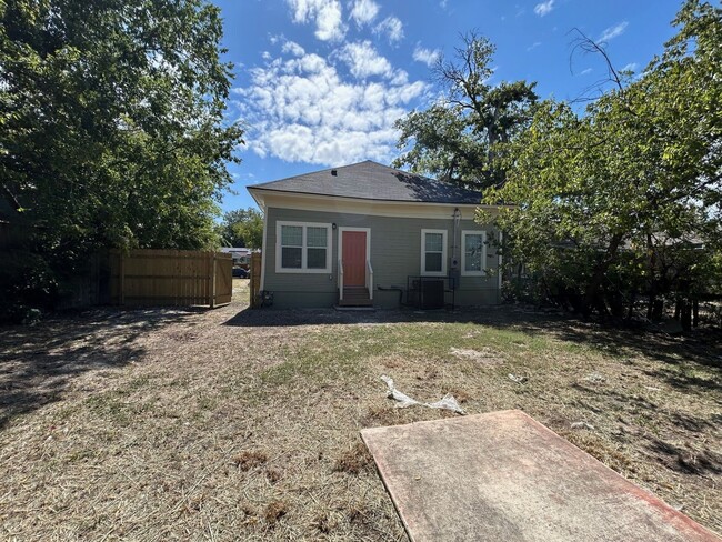 Building Photo - Newly Remodeled 3bed/2bath house for rent!