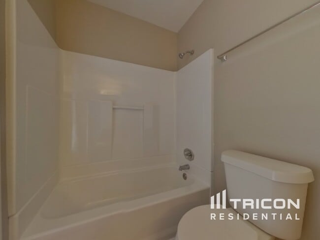 Building Photo - 864 Regency Ct NW