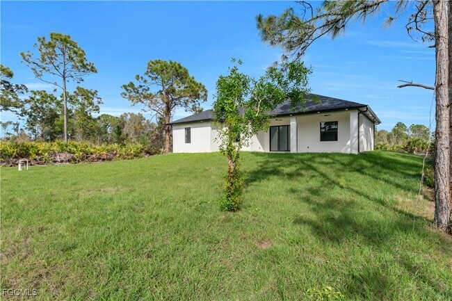 Building Photo - 6005 Queen Ave N