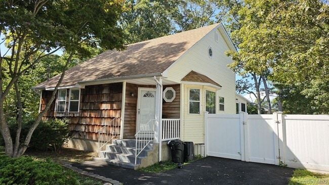 Primary Photo - 81 Parkwood Dr