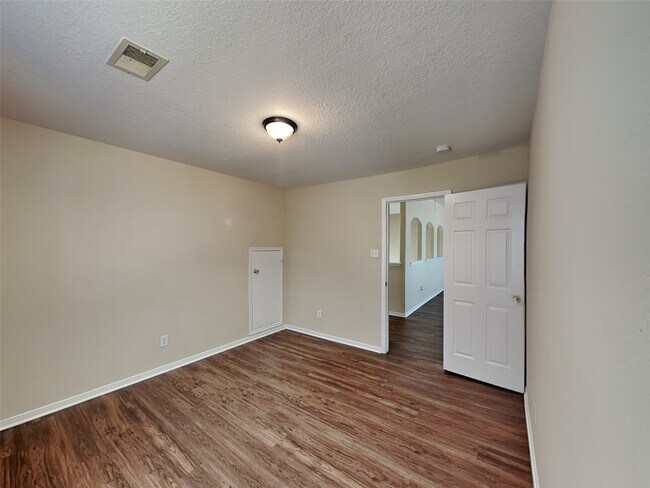 Building Photo - 2902 Auburn Falls Ln