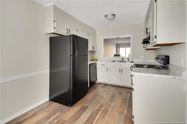 Building Photo - 5940 Laguna Dr