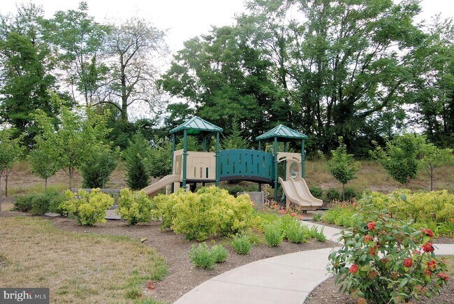 Building Photo - 12824 Clarksburg Square Rd