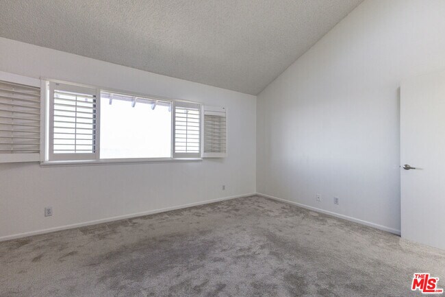 Building Photo - 1709 Cam De Villas