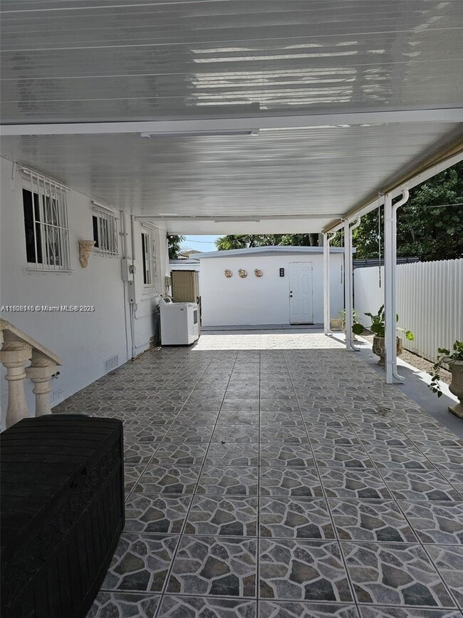 Building Photo - 520 NW 30th Ave