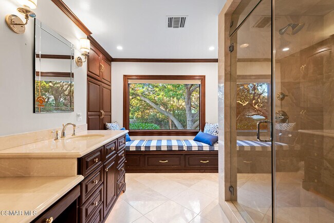 Building Photo - 4445 Golf Course Dr