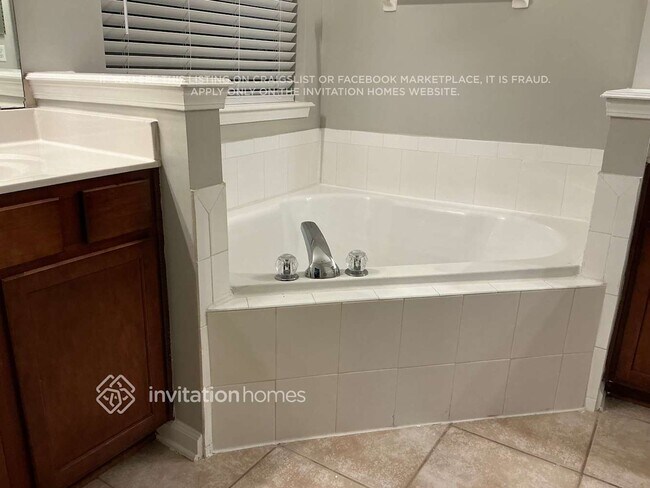 Building Photo - 3826 Westridge Dr