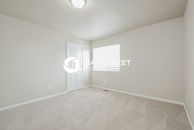 Building Photo - 4 Bedroom Pet-Friendly Home in Denver, CO with Main Street Renewal