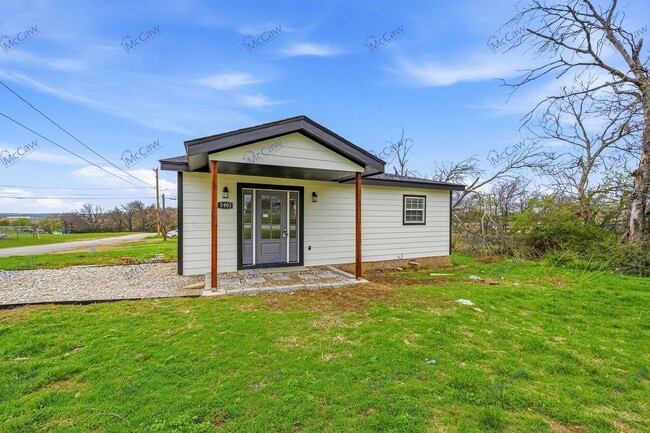 Building Photo - 5901 Farnsworth Ave