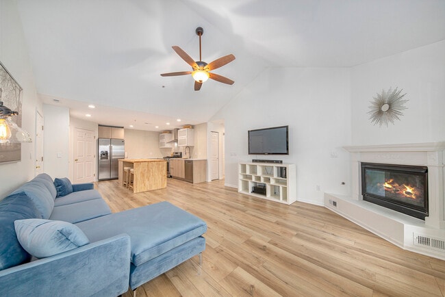 Building Photo - 1528 Oakfield Dr