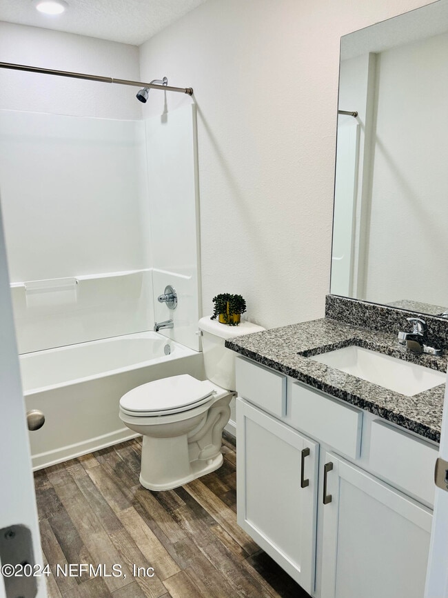 Building Photo - 535 S Woodlawn St