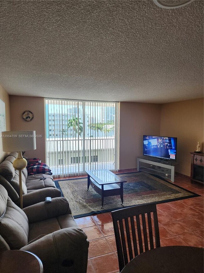 Building Photo - 3161 S Ocean Dr