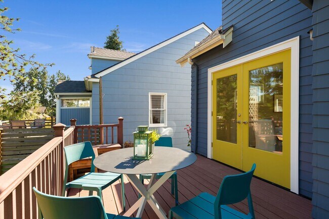 Building Photo - Remodeled Sunset Hill Home in Prime Ballar...