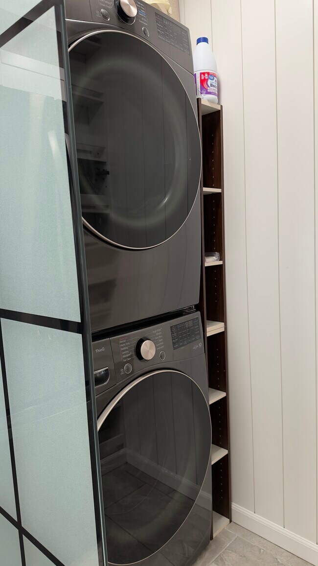 Building Photo - 651 Seaview Ct