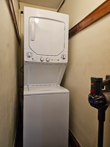 Building Photo - 810 W Ash St