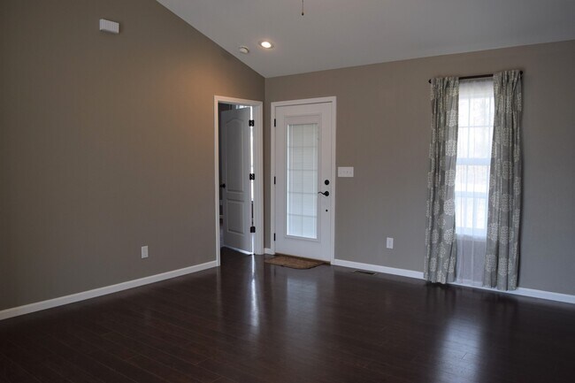 Building Photo - 3 Bedroom Home in Taylor Hills Subdivision