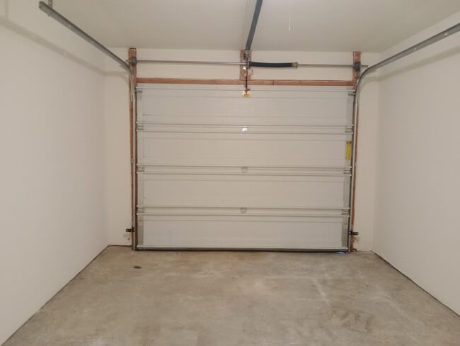 Building Photo - 2416 Calder Ct