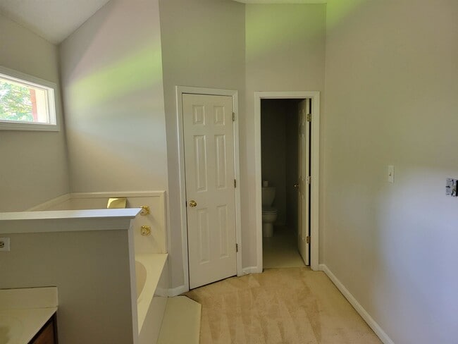 Building Photo - 275 Joel Cove