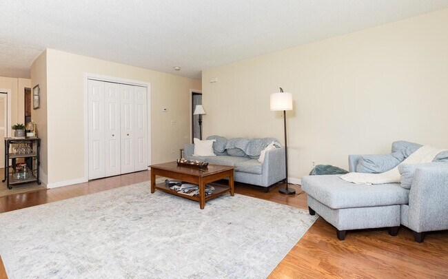 Building Photo - 608 Springbrook Cir