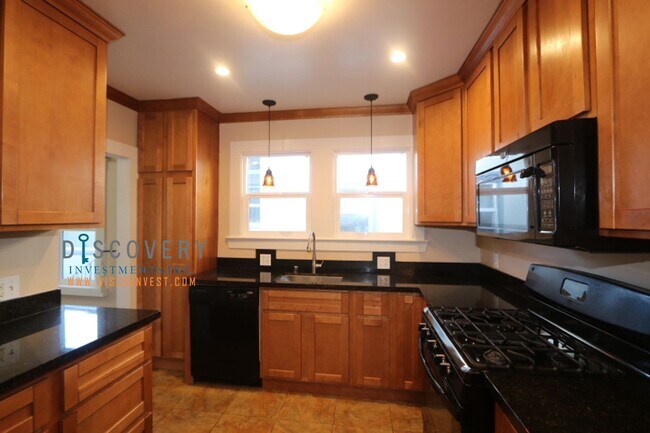 Building Photo - 4640 Park Blvd