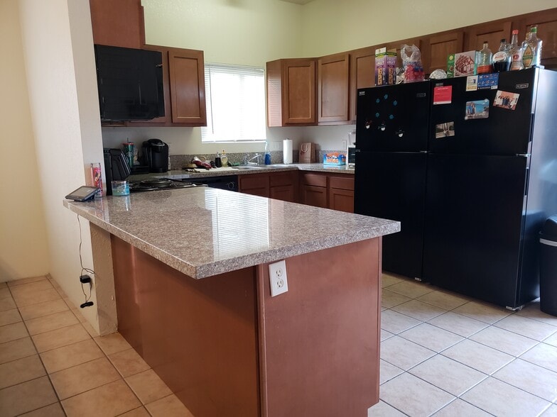 Kitchen - 1823 N Park Ave