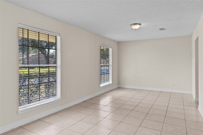 Building Photo - 5818 Silver Frst Dr