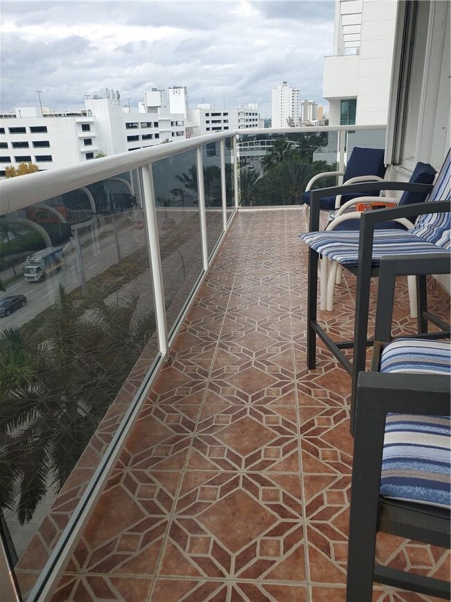 Building Photo - 3725 S Ocean Dr