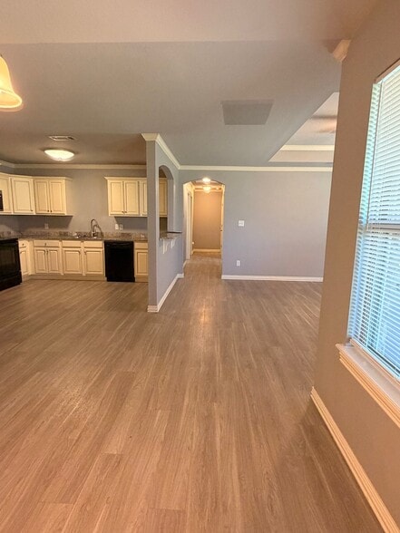 Building Photo - 1123 Springhill Rd