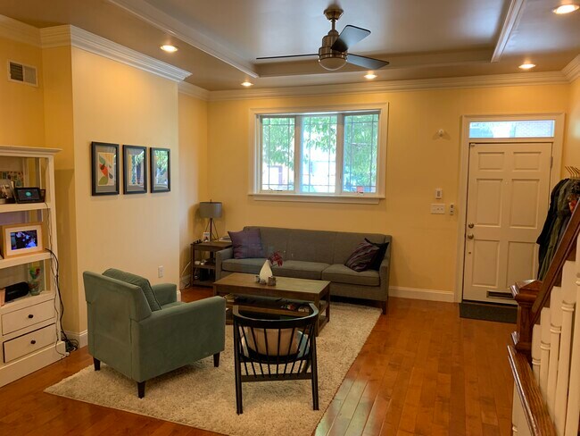 Primary Photo - 527 Catharine St