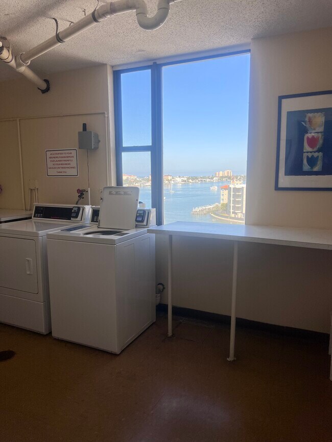 Building Photo - 255 Dolphin Point